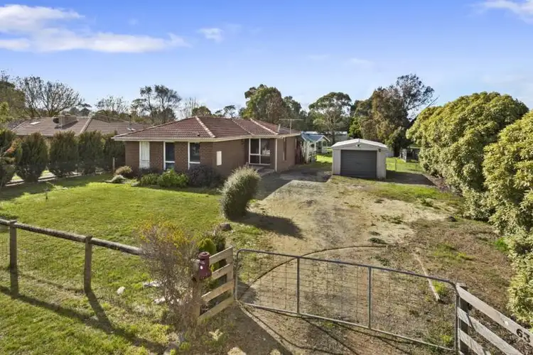 63 Metcalfe Drive, Romsey VIC 3434