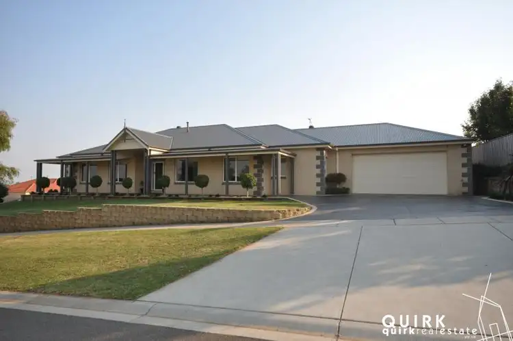 17 Mayfair Drive, Drouin VIC 3818