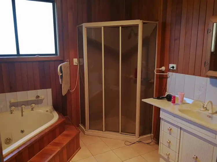 Sixth view of Homely house listing, 1 Ronalds Court, Drouin VIC 3818