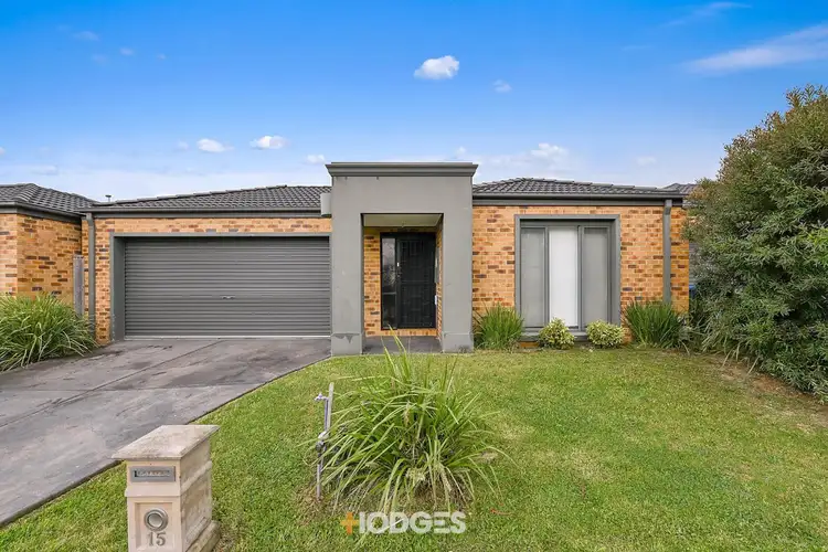 15 Beechtree Way, Cranbourne North VIC 3977