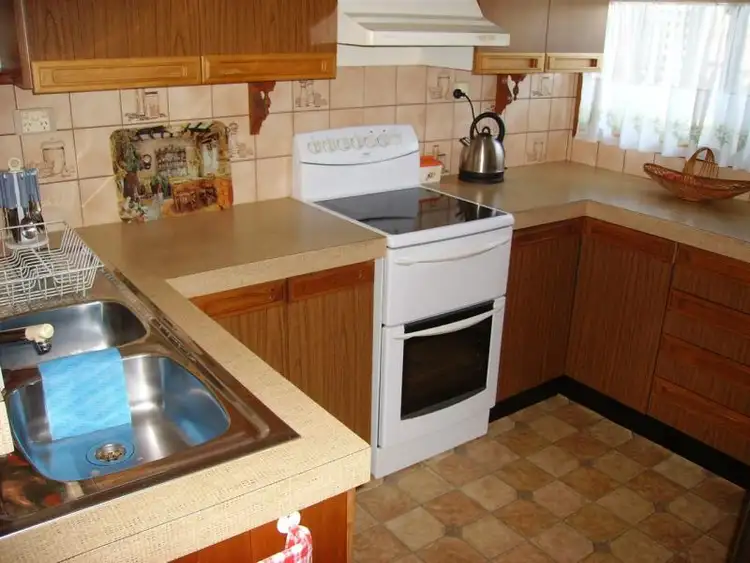 Fifth view of Homely unit listing, **UNDER CONTRACT** 1/21 Ann Street, Morwell VIC 3840