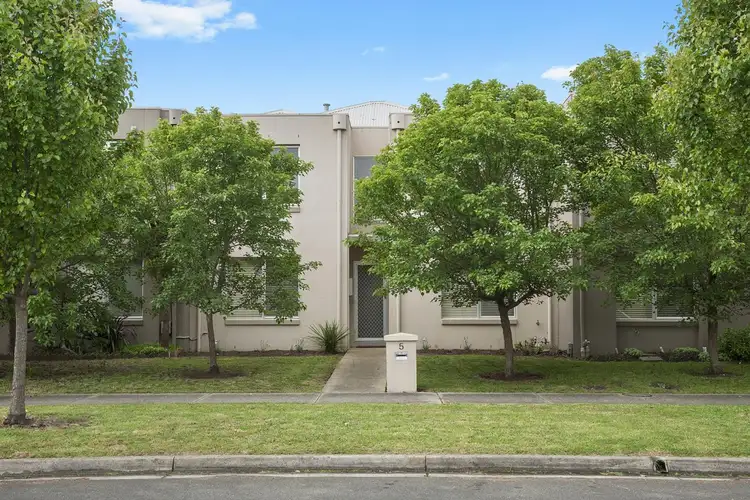 5 Taunton Place, Lake Gardens VIC 3355