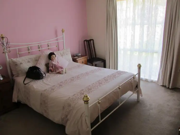 Fifth view of Homely house listing, 46 Claudia Crescent, Drouin VIC 3818