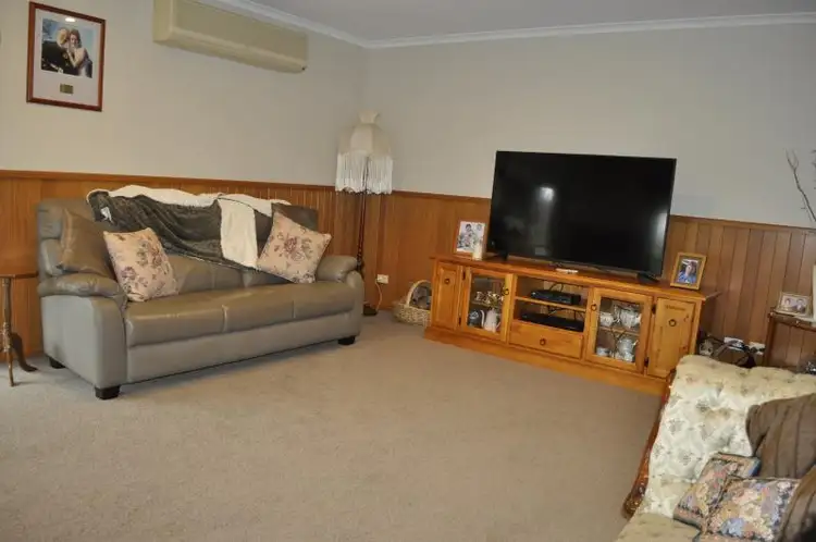 Seventh view of Homely house listing, 4 Callistemon Crescent, Drouin VIC 3818