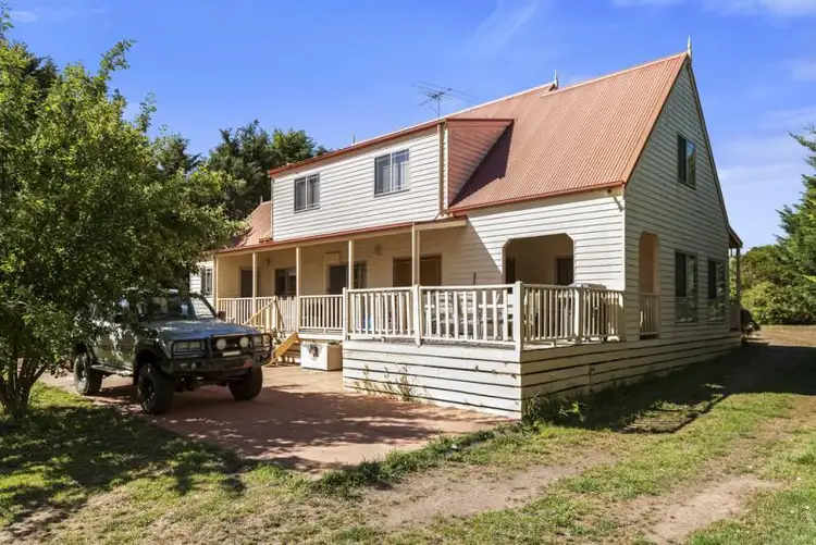 Second view of Homely house listing, 3 Thomas Court, Romsey VIC 3434
