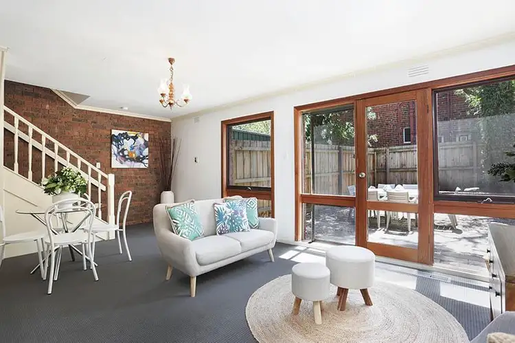 2/15 Strathalbyn Street, Kew East VIC 3102