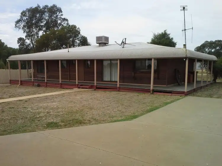 17 HOOD Street, Maryborough VIC 3465
