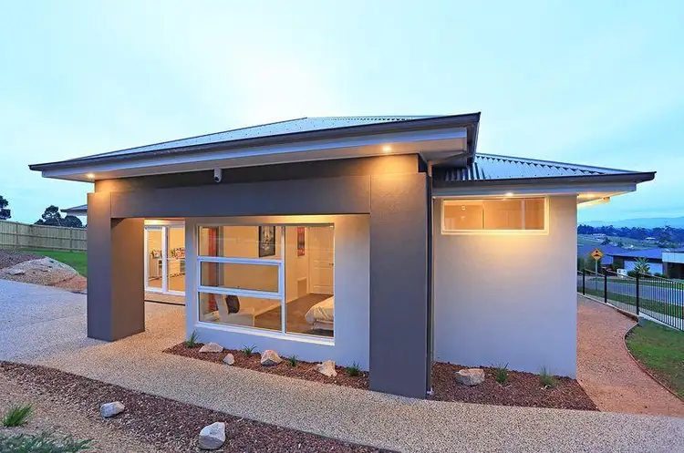 126 Jackson Drive, Drouin VIC 3818