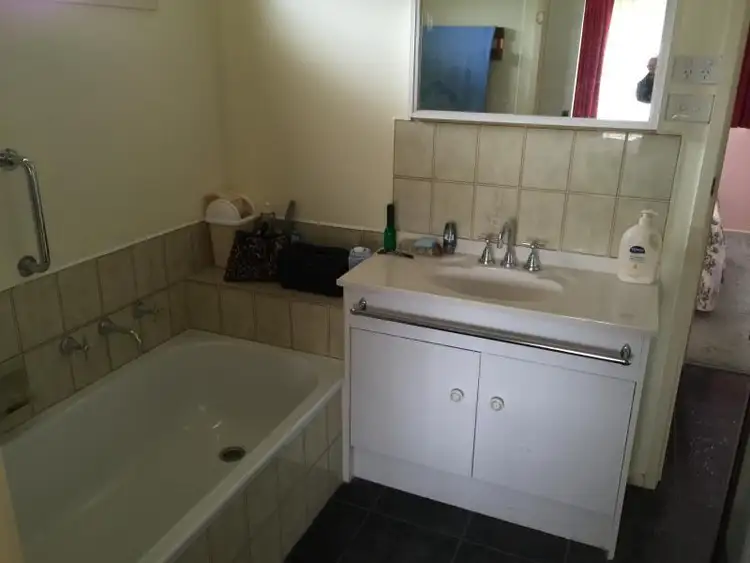 Sixth view of Homely unit listing, 1/15 Mariners reef Road, Maryborough VIC 3465