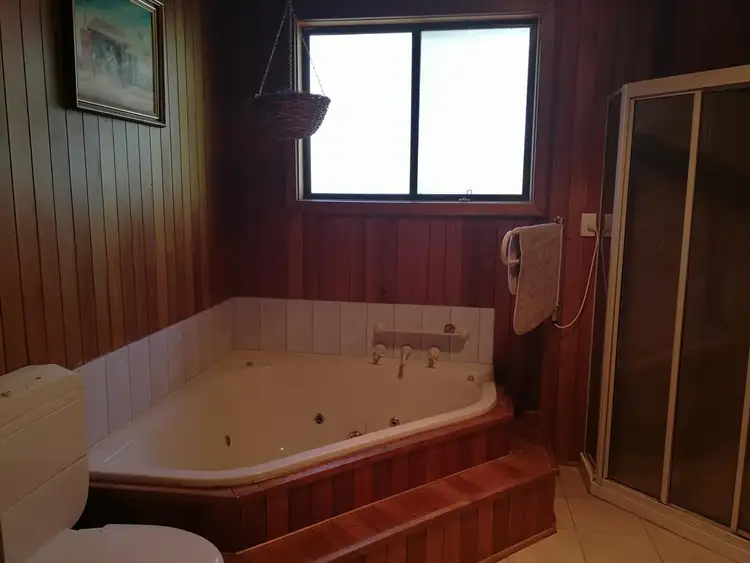 Seventh view of Homely house listing, 1 Ronalds Court, Drouin VIC 3818