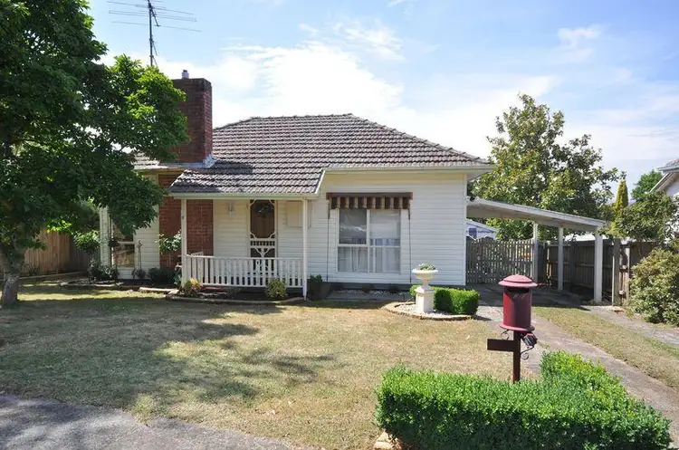 6 Centre Avenue, Warragul VIC 3820