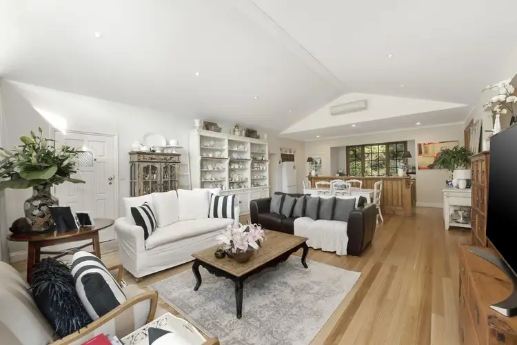 17 St Johns Lane, Mount Eliza VIC 3930