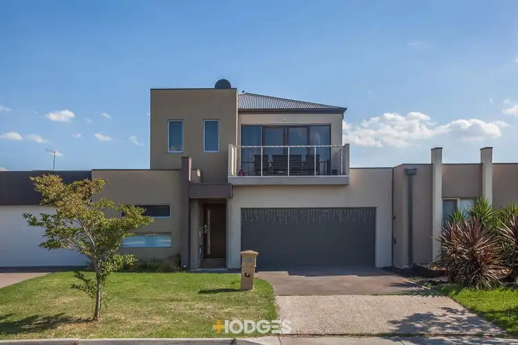 48 Edgeware Close, Pakenham VIC 3810