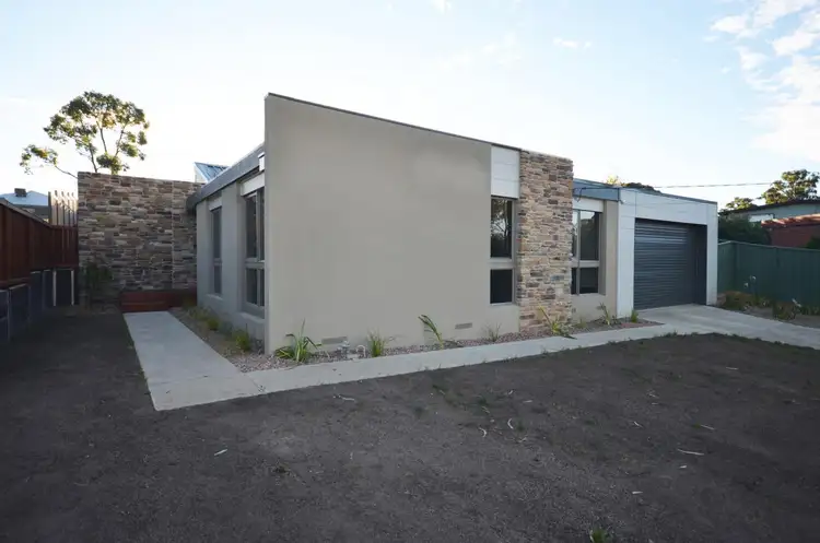 305 Lylia Avenue, Mount Clear VIC 3350