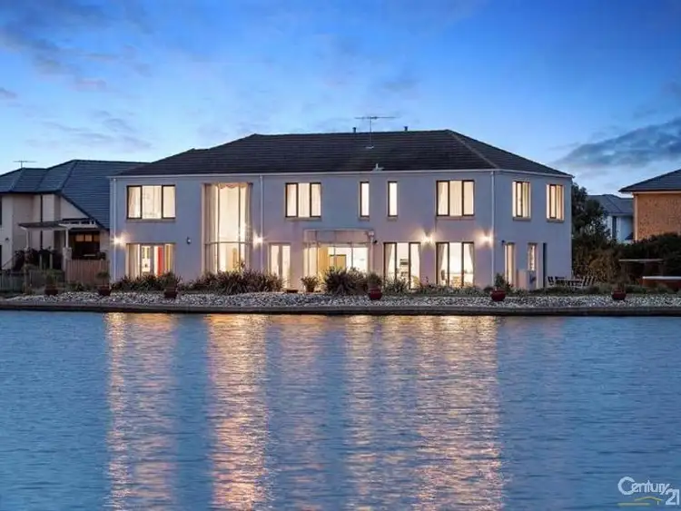 3B Waterford Court, Sanctuary Lakes VIC 3030