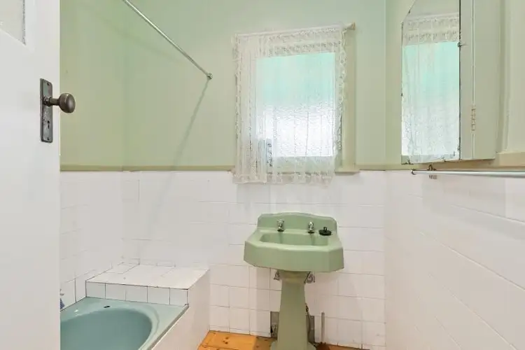 Sixth view of Homely house listing, 1 Kingsley Court, Ballarat East VIC 3350