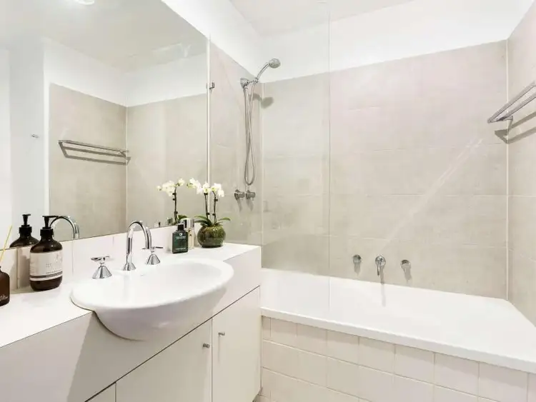 Fifth view of Homely apartment listing, 7/8 The Avenue, Windsor VIC 3181