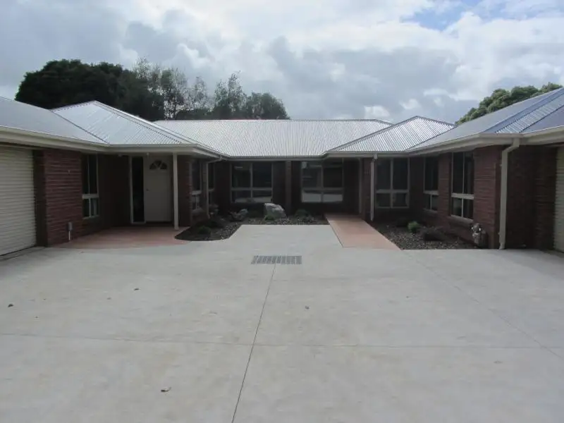 Main view of Homely unit listing, 1&4/235 Princes Way, Drouin VIC 3818