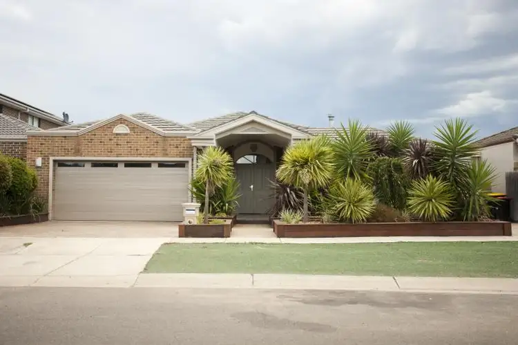 15 Highwood Drive, Hillside VIC 3037