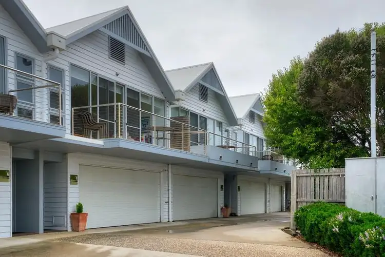 9/48-50 Bank Street, Port Fairy VIC 3284