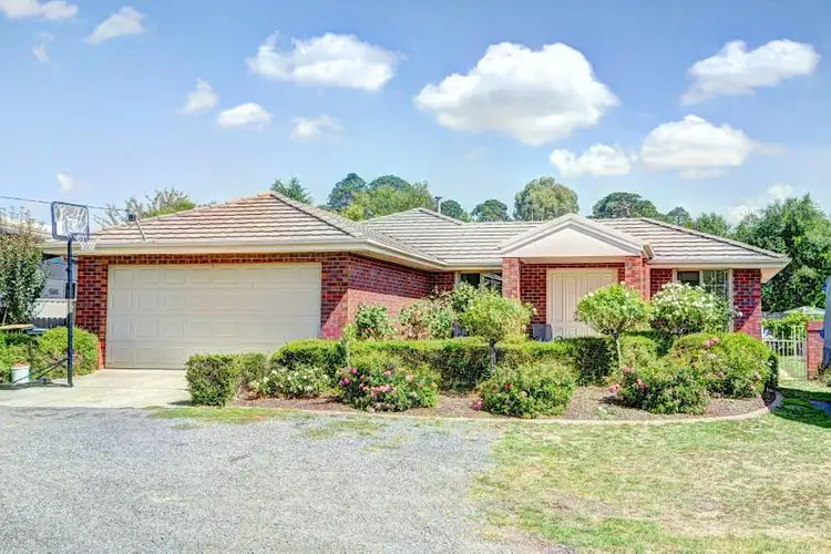 13 Dundas Place, Miners Rest VIC 3352