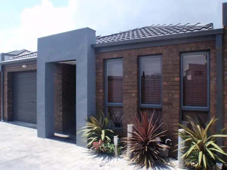 3/4 McRae Avenue, St Albans VIC 3021