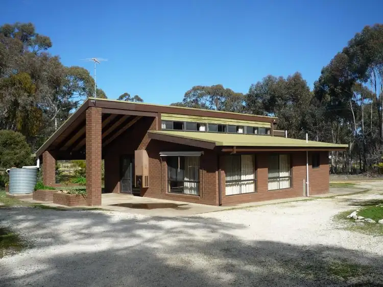 7158 Pyrenees Highway, Avoca VIC 3467