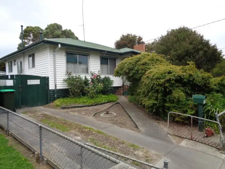 **UNDER CONTRACT**32 Churchill Road, Morwell VIC 3840
