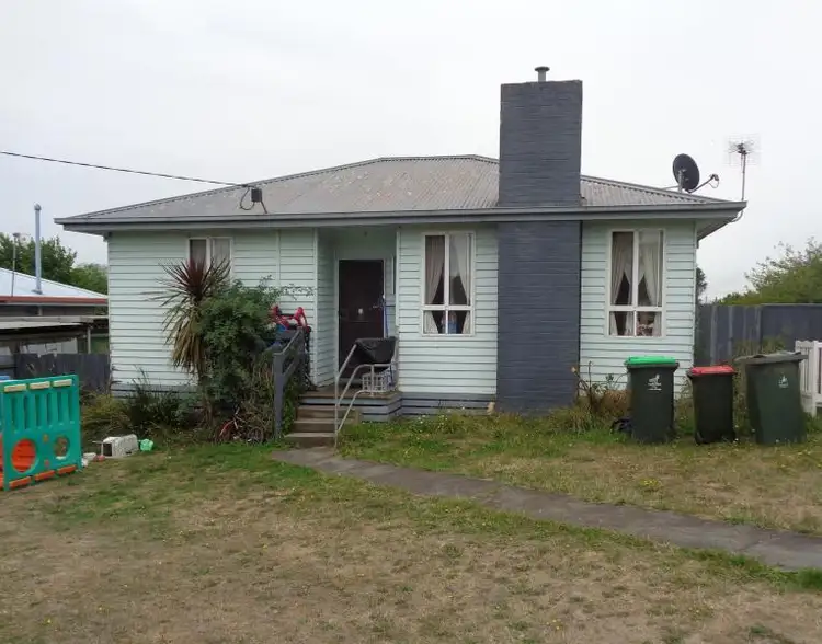 **UNDER CONTRACT**5 Tolmie Street, Morwell VIC 3840
