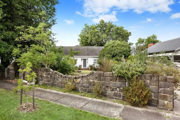 27 Dixon Grove, Blackburn VIC 3130