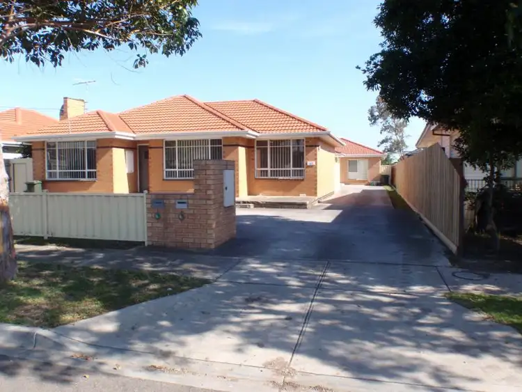 2/61 Perrett Avenue, St Albans VIC 3021