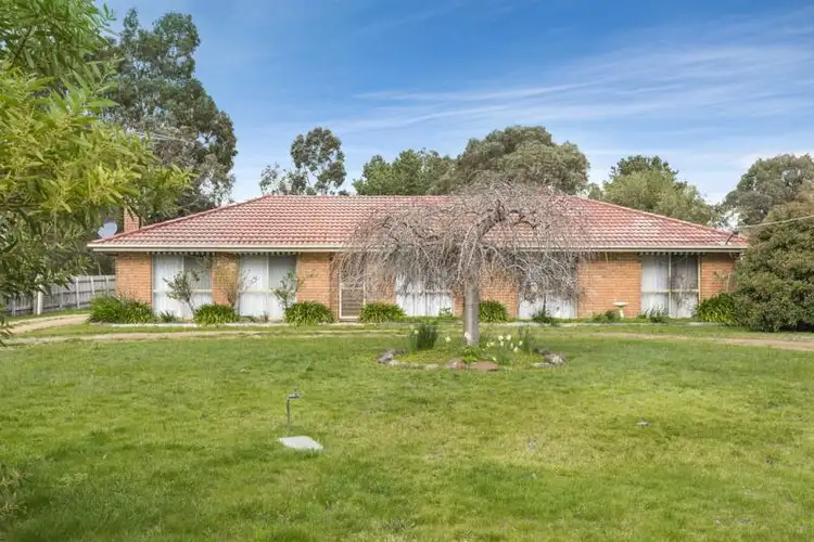 8 Digby Drive, Romsey VIC 3434