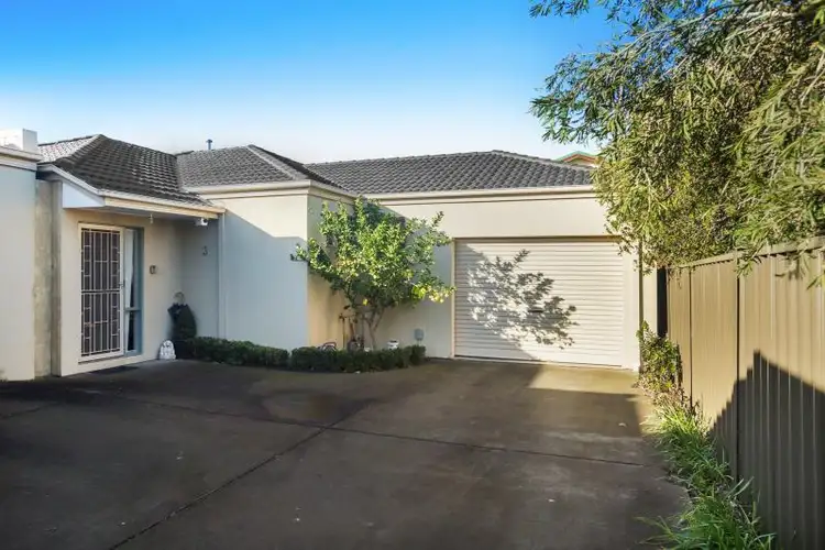 3/4 Levenia Street, St Albans VIC 3021