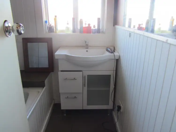 Fifth view of Homely house listing, 6 Bertram Street, Drouin VIC 3818