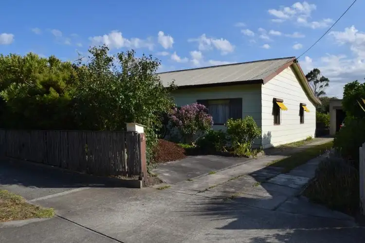 *UNDER CONTRACT*101 Holmes Road, Morwell VIC 3840