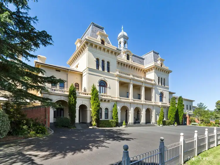 77 Wiltshire Drive, Kew VIC 3101