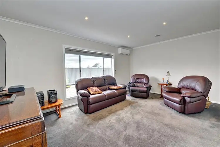 Fourth view of Homely house listing, 8 Rindle Close, Delacombe VIC 3356
