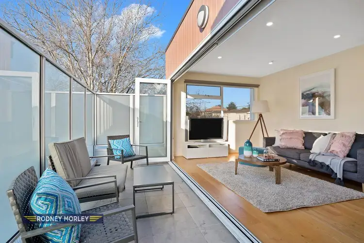 3 & 2/207 Orrong Road, St Kilda East VIC 3183