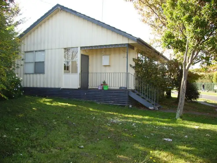 **UNDER CONTRACT**33 Churchill Road, Morwell VIC 3840