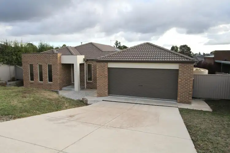 8 Middlin Street, Brown Hill VIC 3350