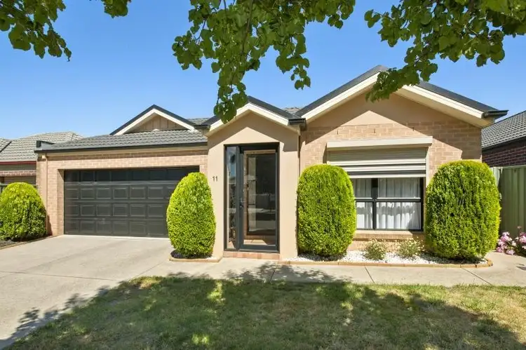 11 Parbury Avenue, Lake Gardens VIC 3355