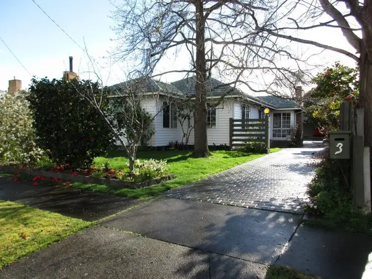 **UNDER CONTRACT**3 Watmor Avenue, Morwell VIC 3840