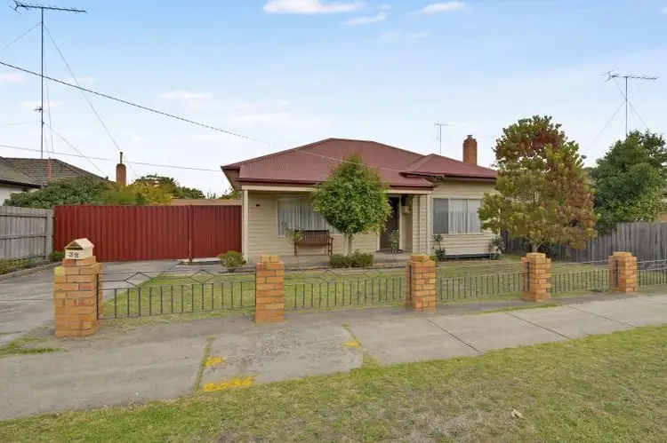 **UNDER CONTRACT**32 Elgin Street, Morwell VIC 3840