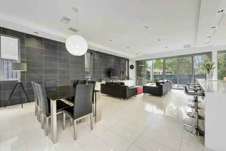 51 Woodhouse Grove, Box Hill North VIC 3129