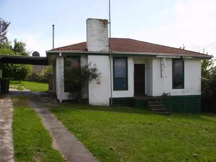 **UNDER CONTRACT**5 Kokoda Street, Morwell VIC 3840