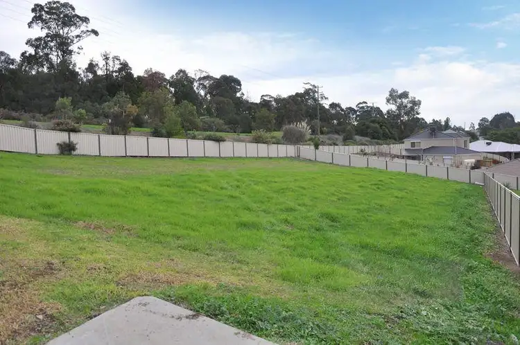 1 Waterside Drive, Drouin VIC 3818
