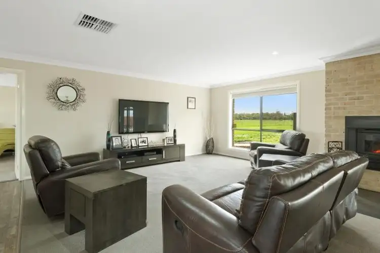 Fifth view of Homely house listing, 963 Sebastopol-Smythesdale Road, Ross Creek VIC 3351