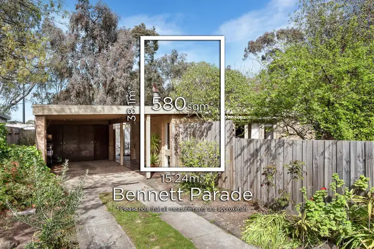 18 Bennett Parade, Kew East VIC 3102