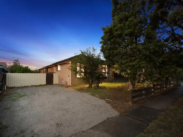 8 Streeton Circuit, Mill Park VIC 3082