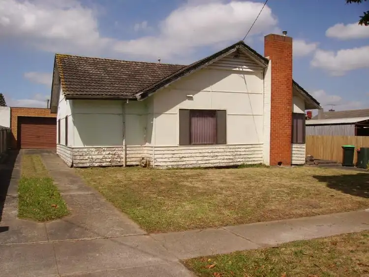 **UNDER CONTRACT**13 New Street, Morwell VIC 3840